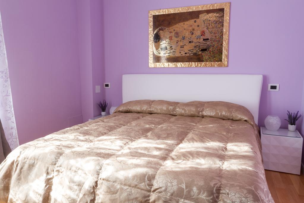 Bevilacqua Bed Roma Santa Croce Otel Oda fotoğraf